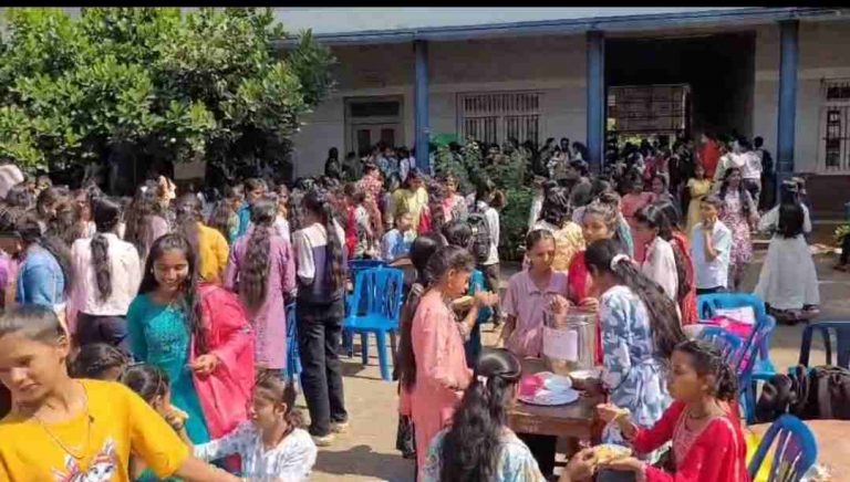 बालदिनानिमित्त मराठा मंडळ परिसरात भरला ‘खाऊ कट्टा’