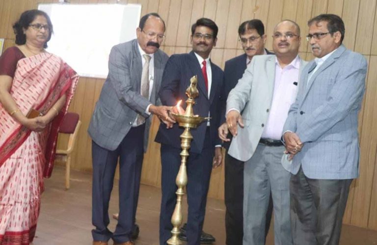 एड्स नियंत्रणात अपयश  गंभीर चिंता –  न्या. संदीप पाटील