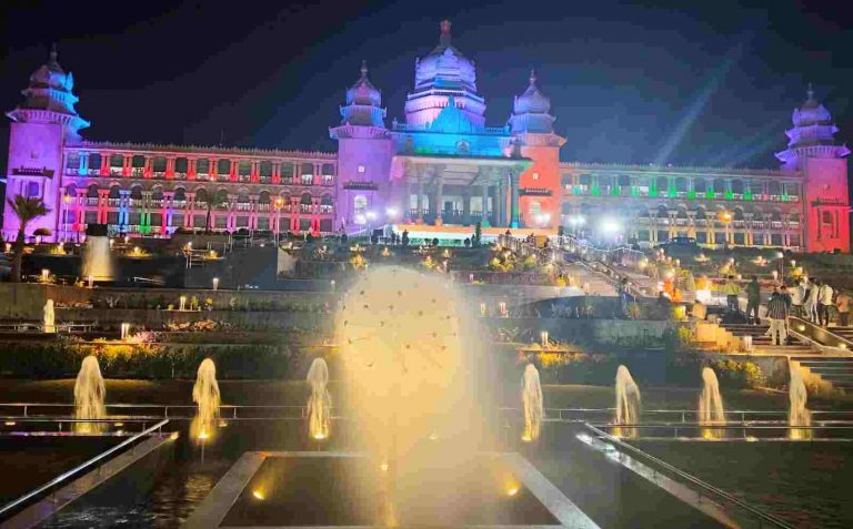 हिवाळी अधिवेशनामुळे सुवर्णसौध आकर्षक रोषणाईने झळाळली