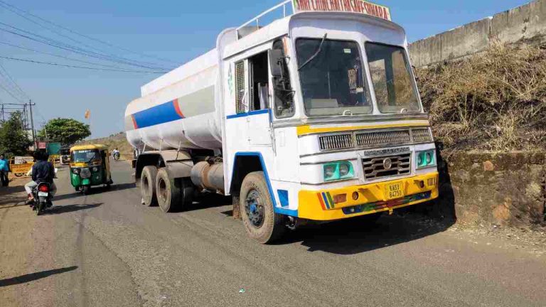 ब्रेक फेल टँकर … टळला अनर्थ