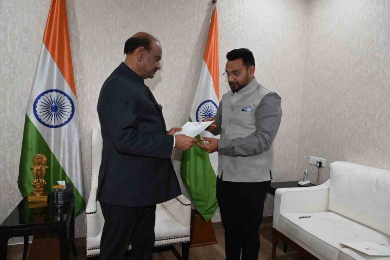 बेळगाव जिल्हाधिकाऱ्यां विरोधात लोकसभा अध्यक्षांकडे तक्रार