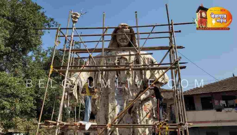 कॅम्प मधील 25 फूट उंच ओल्ड मॅन ठरतोय आकर्षणाचा केंद्रबिंदू