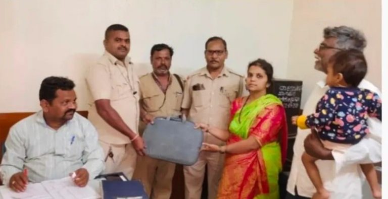 खानापूर बस डेपोतील चालक-वाहकांचा प्रामाणिकपणा