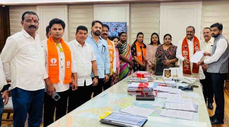 महामेळाव्या संदर्भात शिवसेनेचे कोल्हापूर जिल्हाधिकाऱ्यांना निवेदन