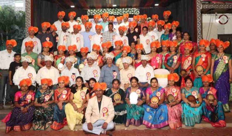 २५ वर्षांनंतरची भावनिक भेट : माजी विद्यार्थ्यांचा स्नेहमेळावा