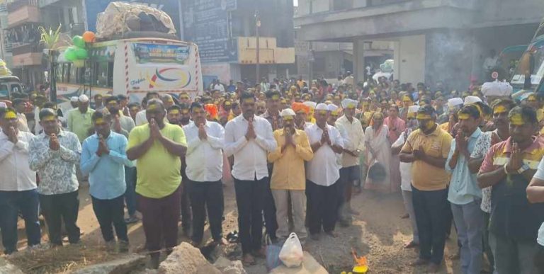 बेळगावचे भाविक सौंदत्ती डोंगरावर होताहेत रवाना