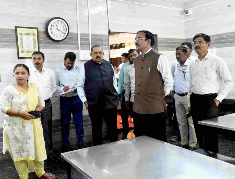 जेवणाचा दर्जा आणि स्वच्छतेबाबत दिल्या कडक सूचना