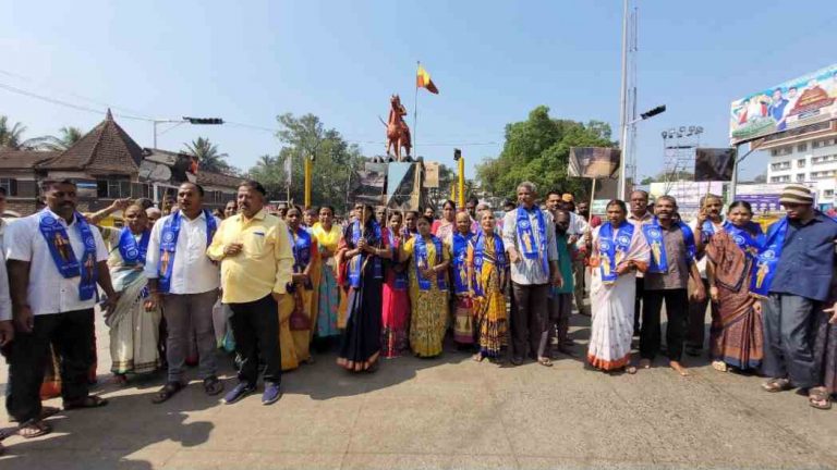 मूलभूत नागरिक सुविधांसाठी बुरुड कॉलनी रहिवासी संघाचे आंदोलन