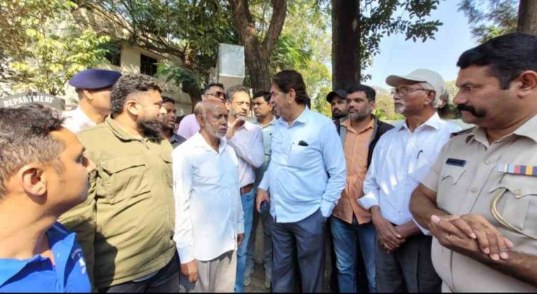 ‘त्या’ बॅरिकेड्सच्या मनमानी कारभाराविरोधात स्थानिक नागरिक आक्रमक