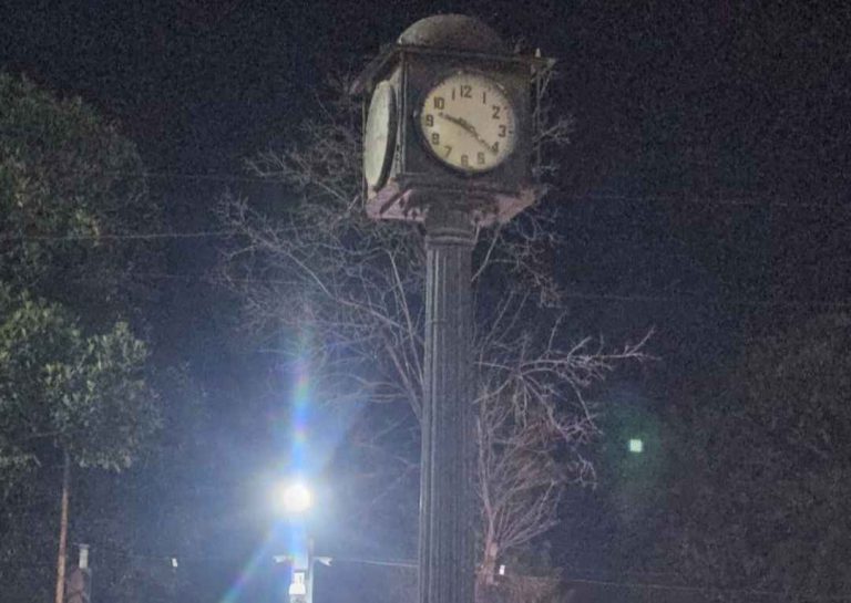 शहराच्या मध्यवर्ती भागातील वेळेचे गणित बिघडले!!