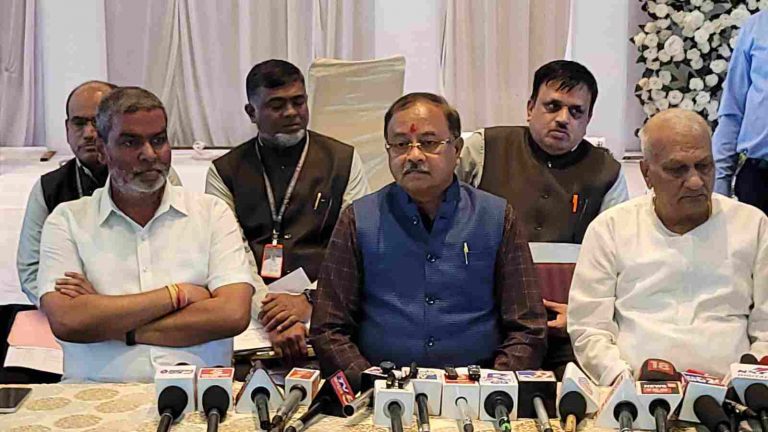 बिडीसीसी बँकेच्या बदनामीवरून जारकीहोळी  जोल्ले यांचा विरोधकांना इशारा