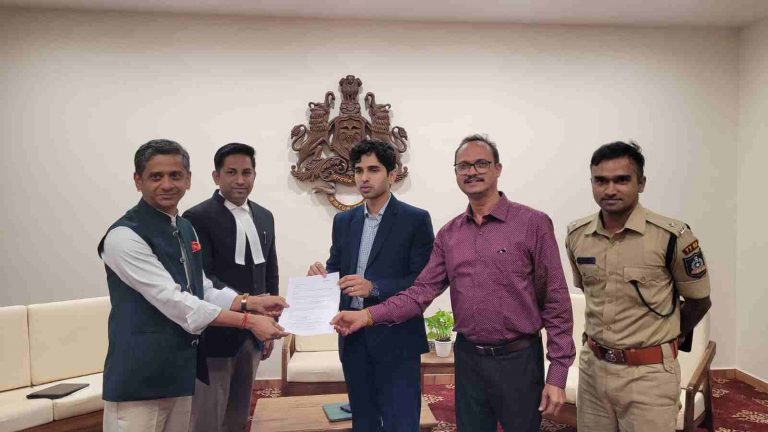 बेळगावच्या विकासासाठी जिल्हाधिकाऱ्यांनी हस्तक्षेप करावा :