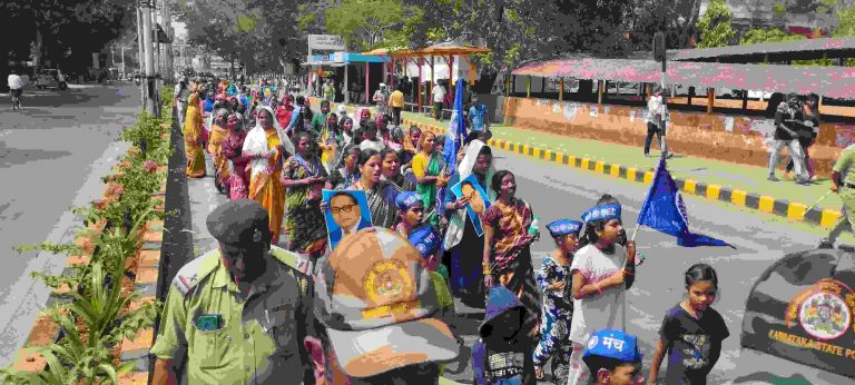 डोंबारी समाजाच्या स्मशानभूमीवरील अतिक्रमण हटवा