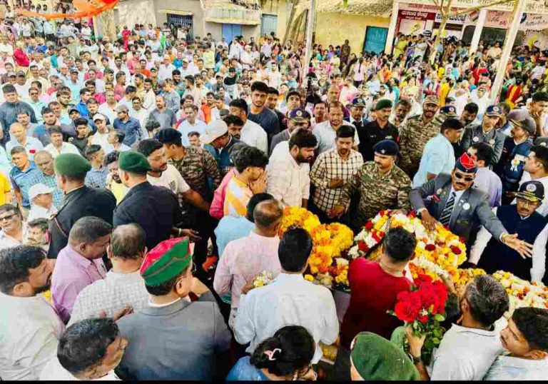 जवान जगदीश शिंदे यांच्यावर लष्करी इतमामात अंत्यसंस्कार