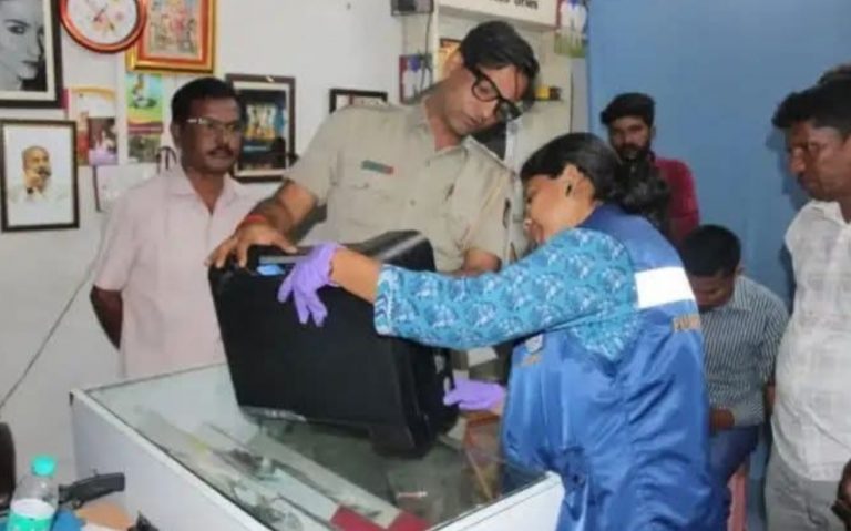 बनावट कागदपत्रांच्या आधारे शेतजमीन लाटणाऱ्या नऊ जणांना अटक