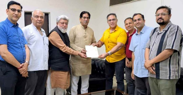 रस्ते खुदाईमुळे होत असलेल्या त्रासाबाबत आमदारांकडे मागणी