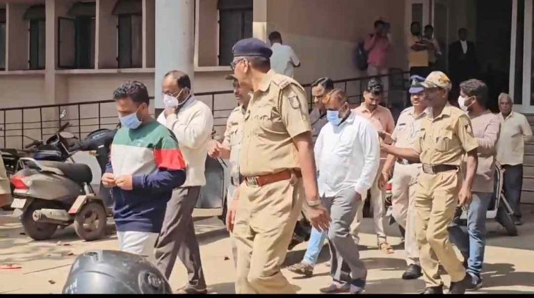 त्या छुप्या कॅमेऱ्यातून १०० हून अधिक व्हिडिओ फाईल्स जप्त
