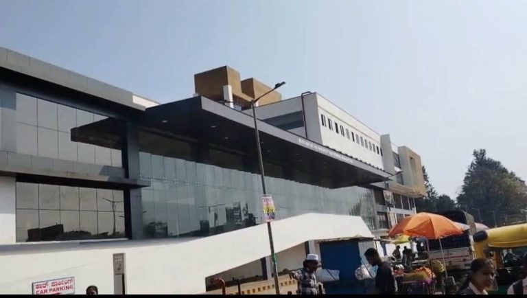 बस स्थानकात स्वच्छतेचा कहर… प्रवाशांचा संताप
