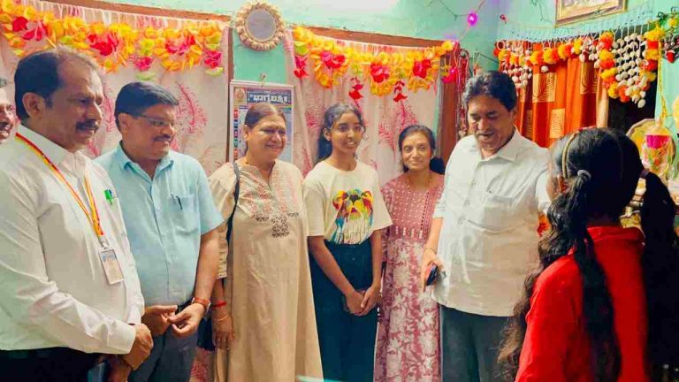 दहावी परीक्षेपूर्वी आमदार विद्यार्थ्यांच्या दारी