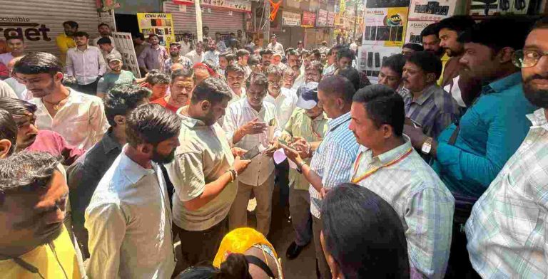 मनपाच्या दंडात्मक कारवाईविरोधात बापट गल्लीतील व्यापारी आक्रमक