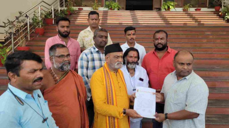 खामेनेईचे पोस्टर्स, बॅनर्स, तात्काळ हटवण्याची श्रीराम सेनेची मागणी