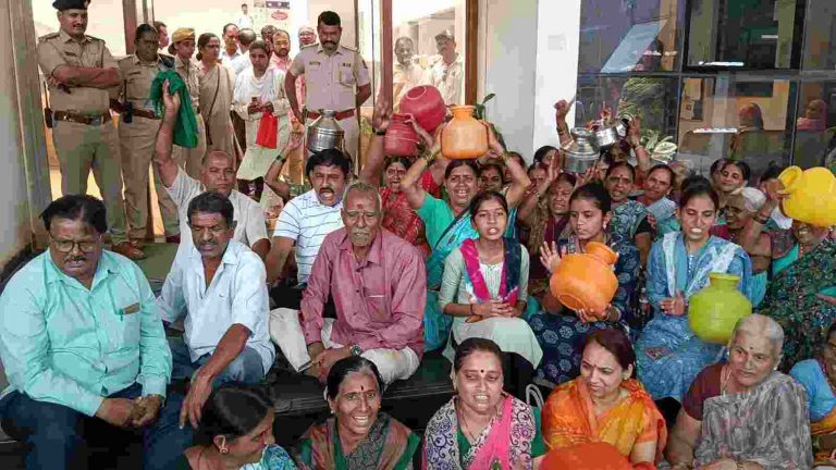 पाण्यासाठी रयत गल्लीचा मनपावर मोर्चा,