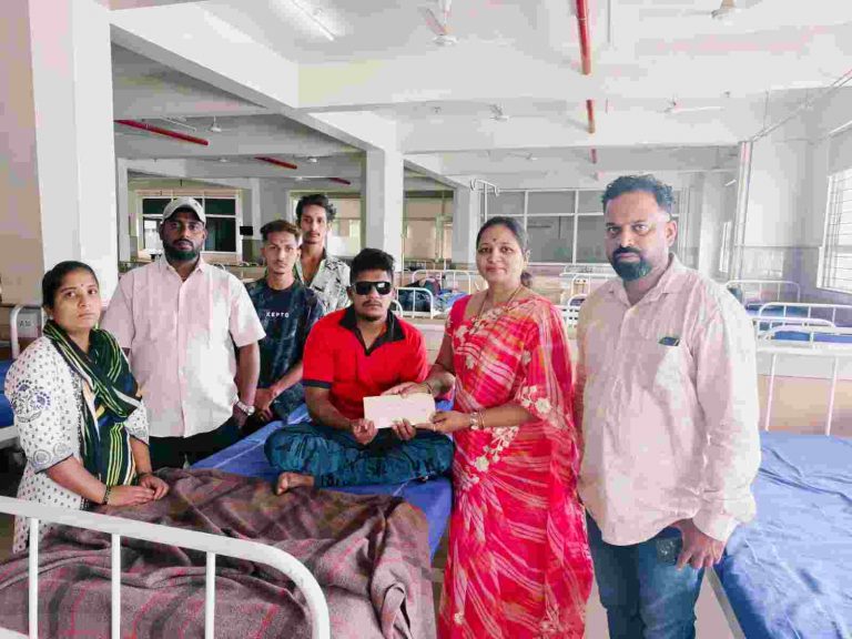 फटाक्यांच्या अपघातग्रस्त शिवासाठी मदतीचा हात;