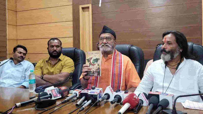 खामेनेईचे पोस्टर्स काढा; अन्यथा अफजल खान वध नेतान्याहूचे पोस्टर्स लावू –