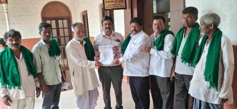 मिरची उत्पादक शेतकऱ्यांची व्यापाऱ्यांकडून लूट ; निवेदन