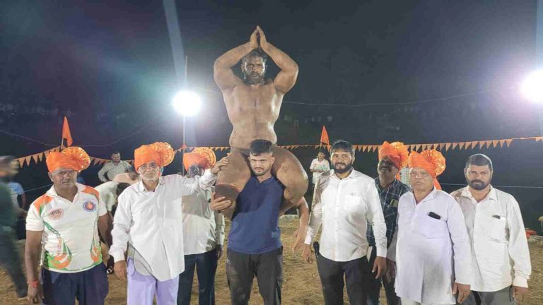 जयदीपने मारले मैदानमुतगा कुस्ती मैदान