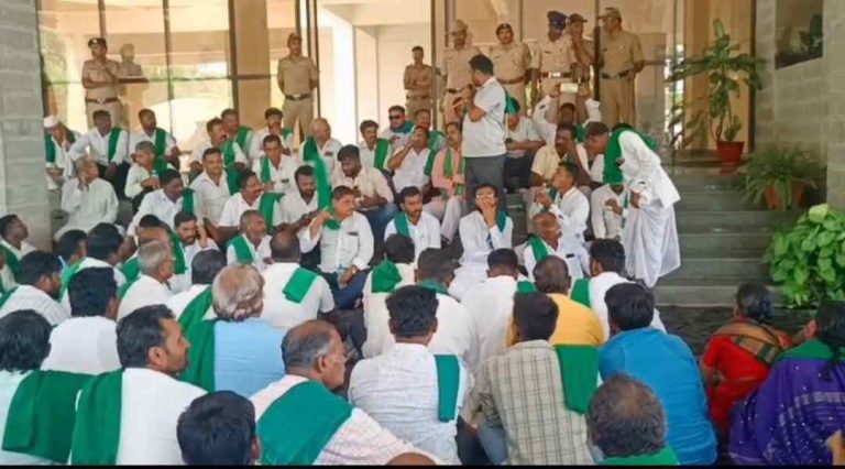 साखर कारखानदारांच्या मनमानीविरुद्ध ऊस उत्पादक आक्रमक;