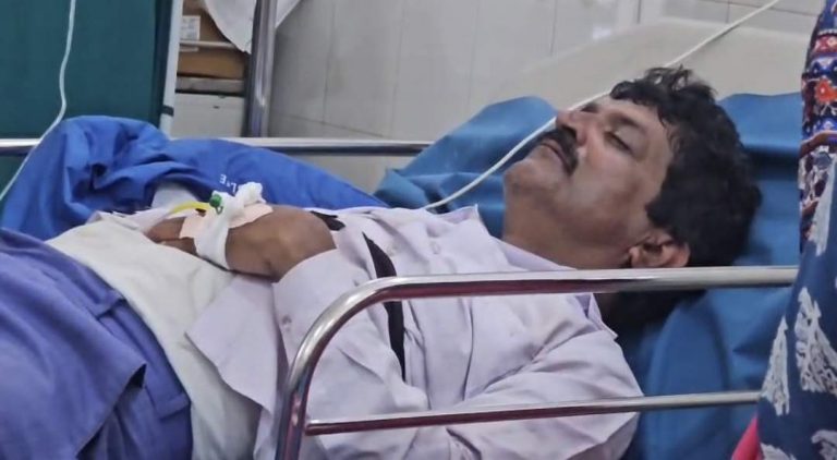 प्रादेशिक आयुक्त कार्यालयात विषप्राशन