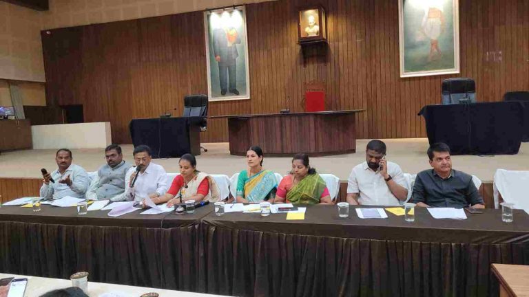 महानगरपालिका बैठक प्रलंबित नागरी कामांवरून नगरसेवक आक्रमक