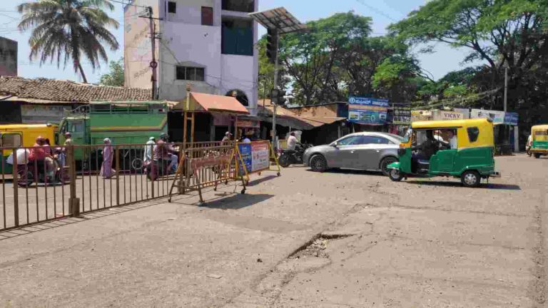 फोर्ट रोडला जोडणाऱ्या ‘या’ रस्त्यांवरील एकेरी वाहतूकीचा बोजवारा