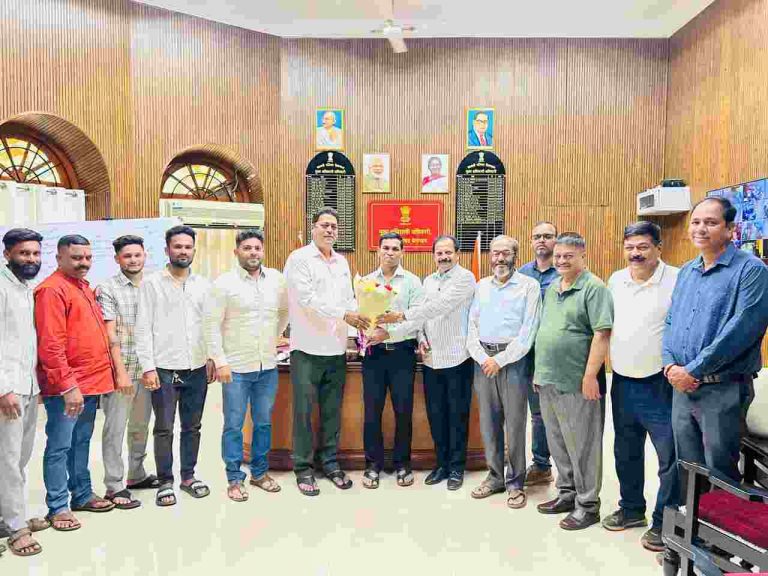 कॅन्टोन्मेंट CEOकडून  हॉकी मैदानासाठी सर्वतोपरी सहकार्याचे आश्वासन