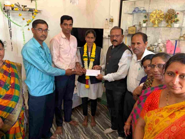 उद्योजकाकडून सबीना लोबोचा सत्कार