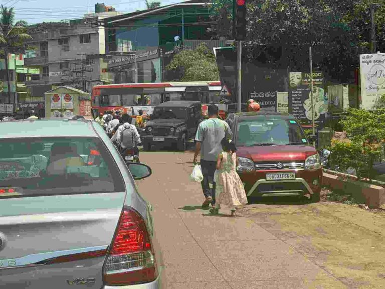 शहरात विशेषतः आरपीडी रोडवर वाहतूक नियमांचे वाढते उल्लंघन
