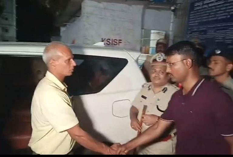 हिंडलगा कारागृहावर  अचानक धाड