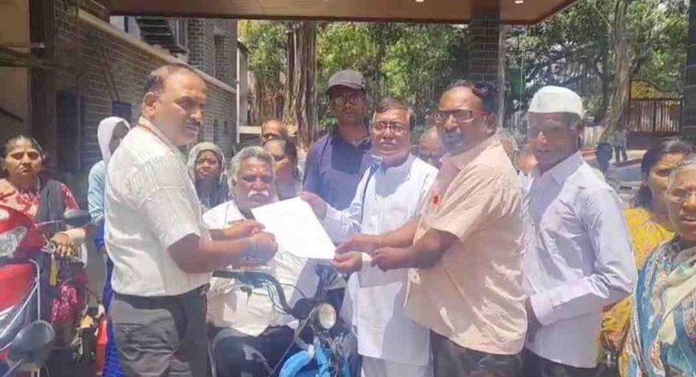 दिव्यांगांतर्फे जिल्हाधिकाऱ्यांना विविध मागण्यांचे निवेदन