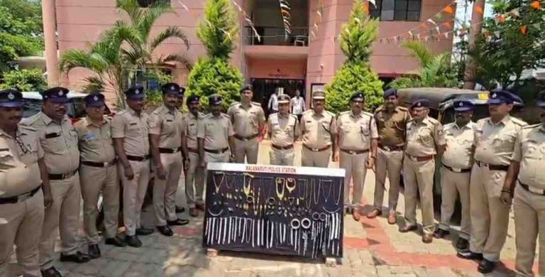 11 घरफोडी प्रकरणाचा छडा : 5 जणांना अटक, 67 लाखांचे दागिने जप्त
