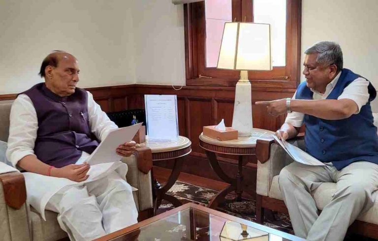 संरक्षण मंत्र्यांकडे बेळगाव विमानतळ व कॅन्टोन्मेंट मुद्दे