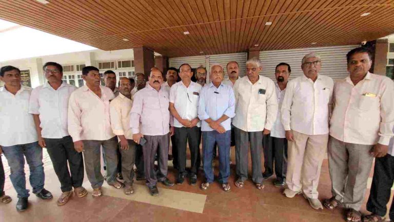 महाराष्ट्राच्या मुख्यमंत्र्यांच्या घरासमोर धरणे आंदोलन करण्याचा निर्णय