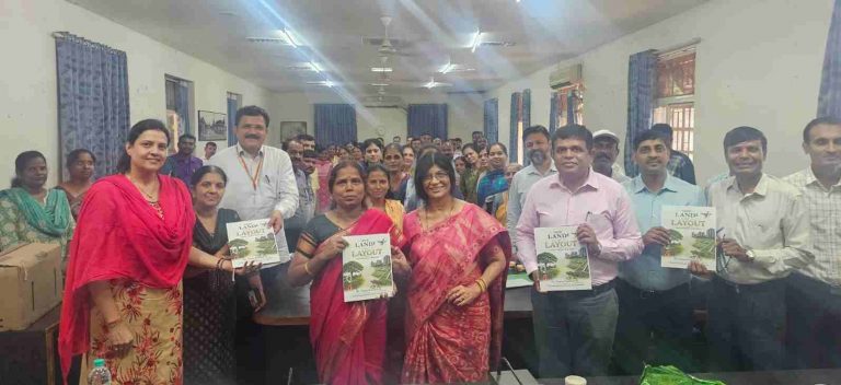 रिअल इस्टेट आणि भूमी अभिलेखांवर आधारित पुस्तकाचे प्रकाशन