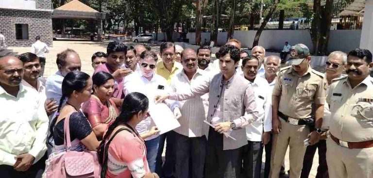 धान्य दुकानदारांचा जिल्हाधिकारी कार्यालयावर धडक मोर्चा