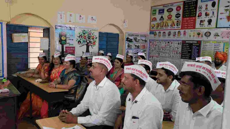 माजी विद्यार्थ्यांनी साधला शिक्षकांशी संवाद