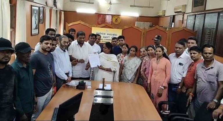 कपिलतीर्थ तलावासंदर्भात स्थानिकांचे प्रादेशिक आयुक्तांना निवेदन