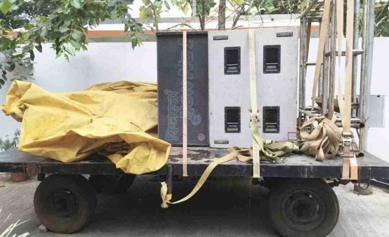 परवानगी नाकारली तरी वाजत-गाजत निघाली वरात; नवरदेवासह साऊंड मालकावर गुन्हे दाखल