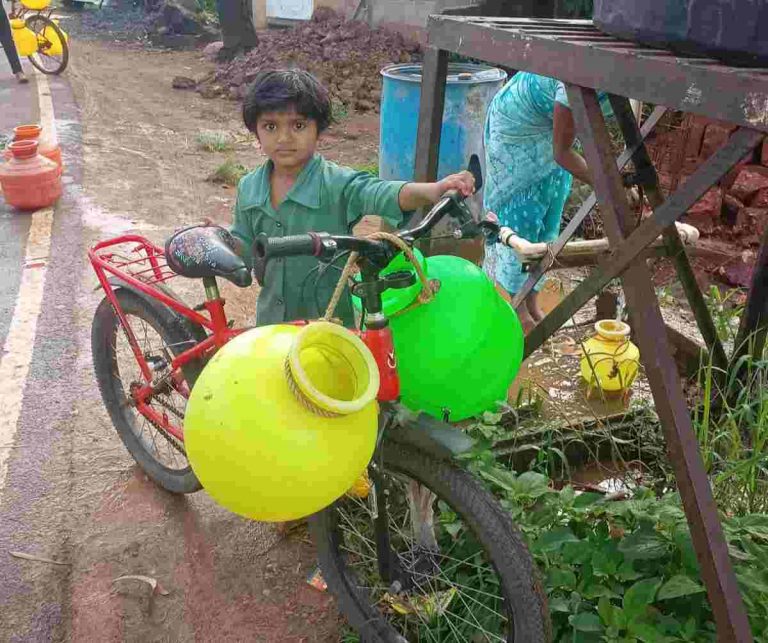 धामणे गावात पाण्याचे दुर्भिक्ष; प्रशासनाने तात्काळ लक्ष देण्याची मागणी