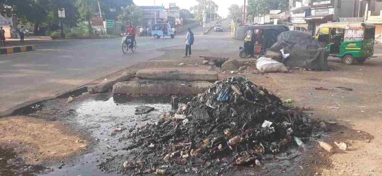 कंटोन्मेंट बोर्डकडून फोर्ट रोड नाल्याची स्वच्छता; मदतीसाठी स्मार्ट सिटीला विनंती