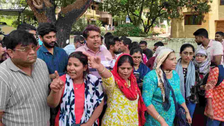 आदित्यराज कंपनीच्या कर्मचाऱ्यांचा पत्रकारांवर हल्ल्याचा प्रयत्न